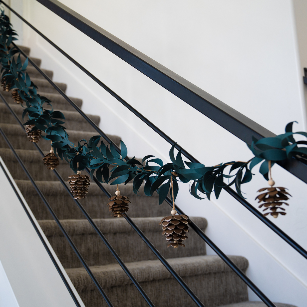 Pinecone &amp; Sprig Garland